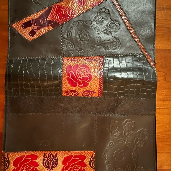 4 pier one placemats and 4 cloth napkins - Picture 7 of 8